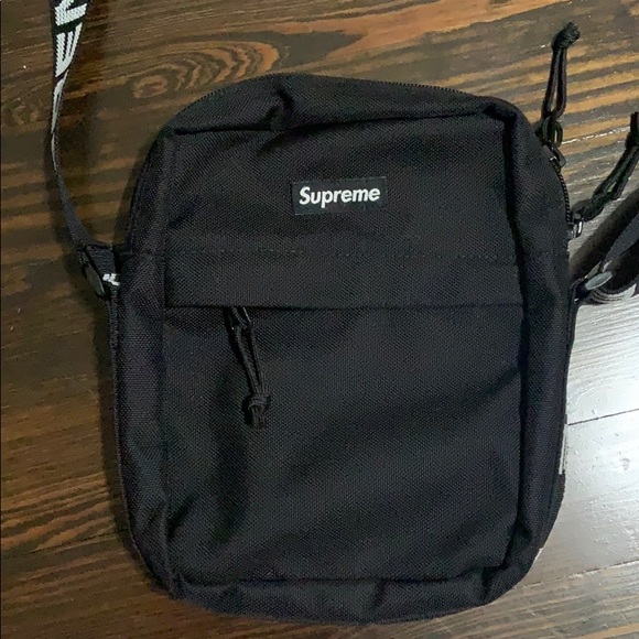 Supreme Shoulder Bag (SS18) Black  Shoulder bag women, Bags, Black  shoulder bag